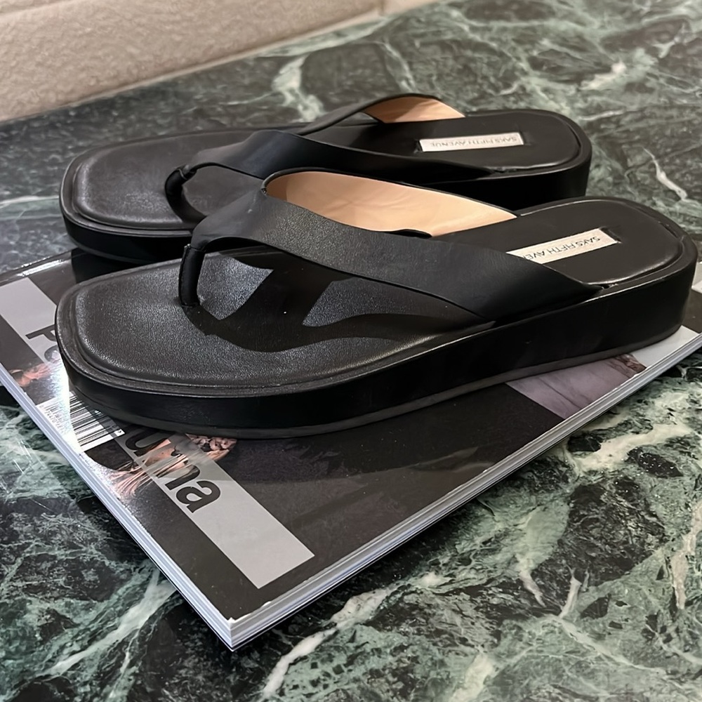 Black simple thong sandal